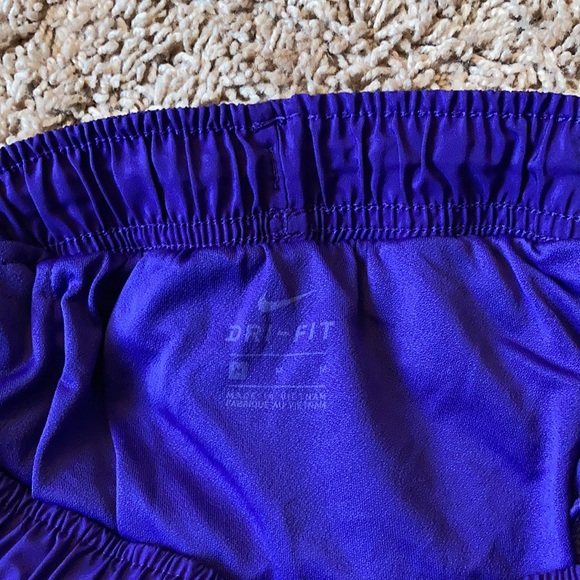 Women’s Nike Dri-Fit Running Shorts - Picture 4 of 7